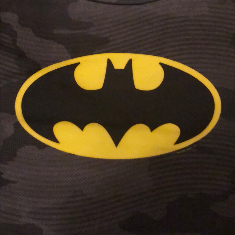 Under Armour Batman boys fitted T-shirt size XL